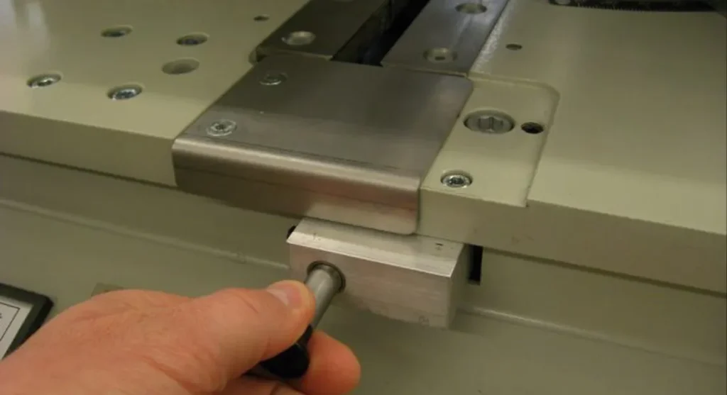 URBAN Machinery - AKS 1150 Detail manual adjustment